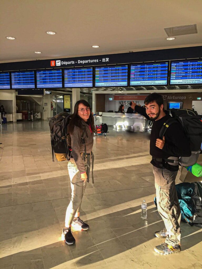 Partir en road trip : Manon et Quentin à l'aéroport de Paris Charles-De-Gaulle