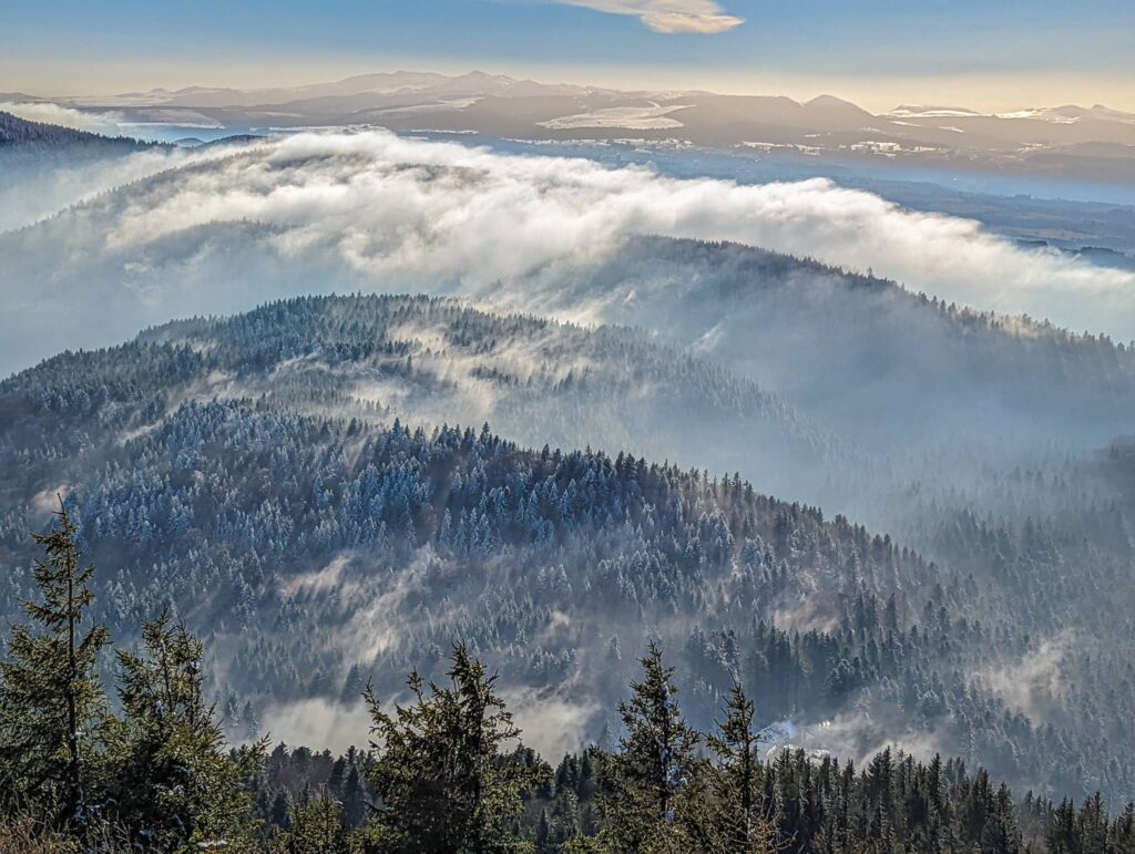 vue depuis le sentier du Puy de Dôme