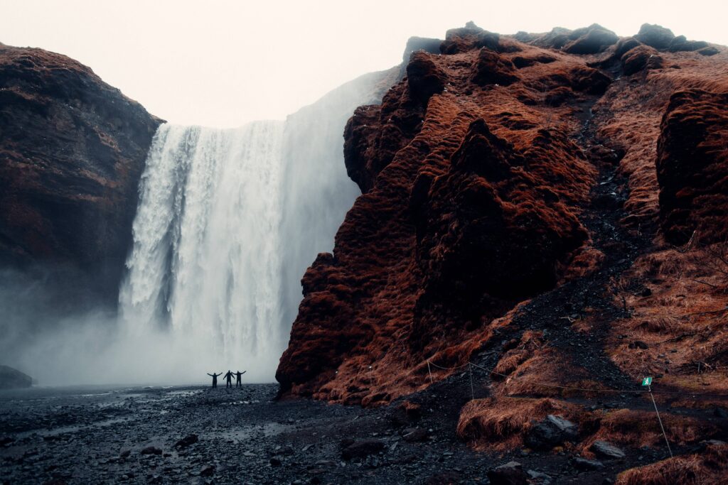 cascade gigantesque en Islande