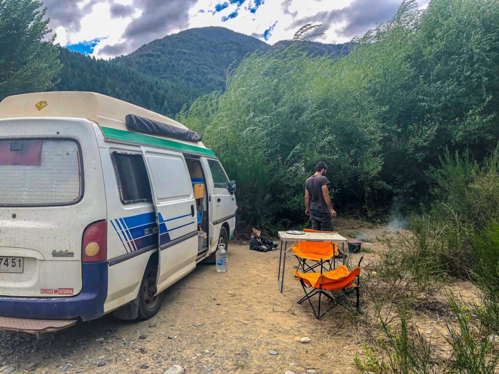 spot nature pour dormir en road trip Argentine avec vue montagnes, trouvé avec l'application iOverlander