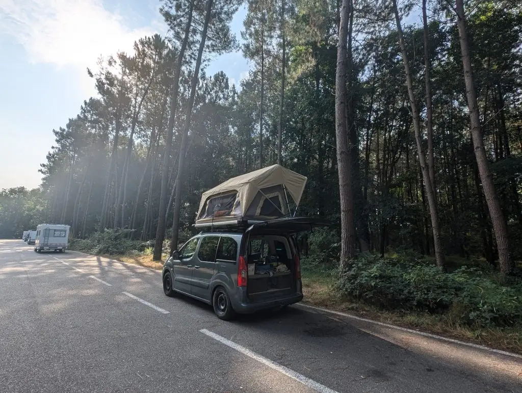 Types de barres de toit : tente de toit sur Berlingo