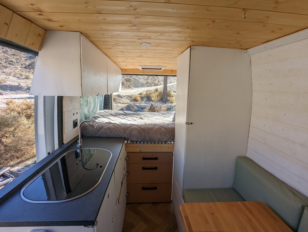 intérieur fourgon aménagé