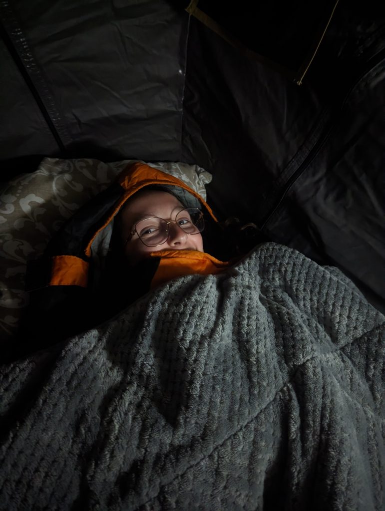 Au chaud dans une tente de toit