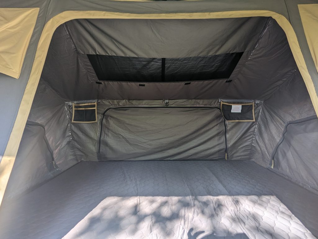 Intérieur tente de toit