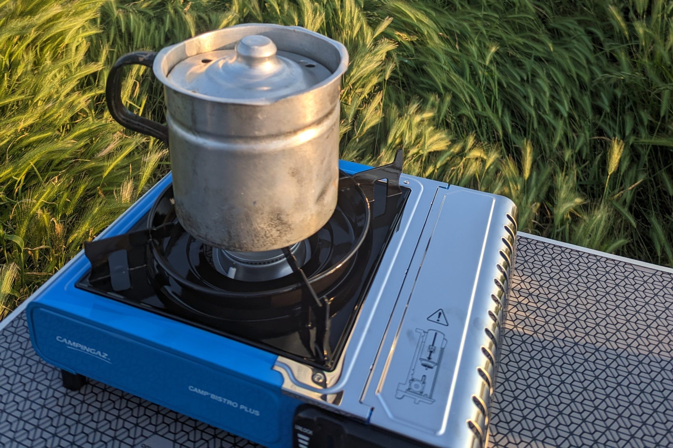 réchaud et popote de camping