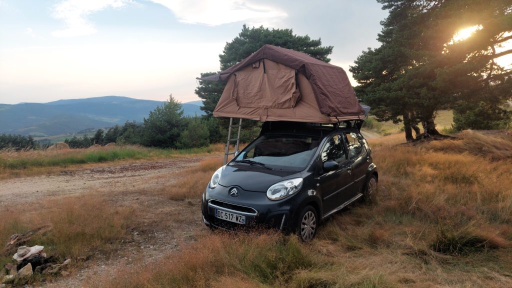 tente de toit sur petite voiture