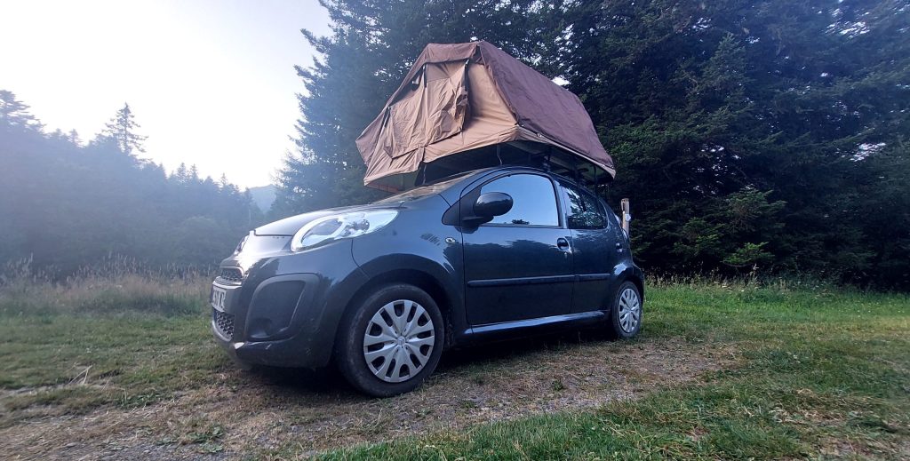 C1 petite voiture avec tente de toit portefeuille