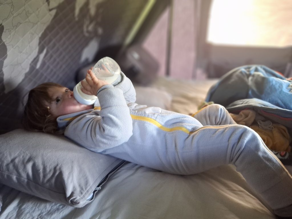 voyage en tente de toit avec jeunes enfants